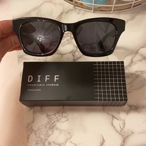 Diff eyewear Black deans. Polorized.